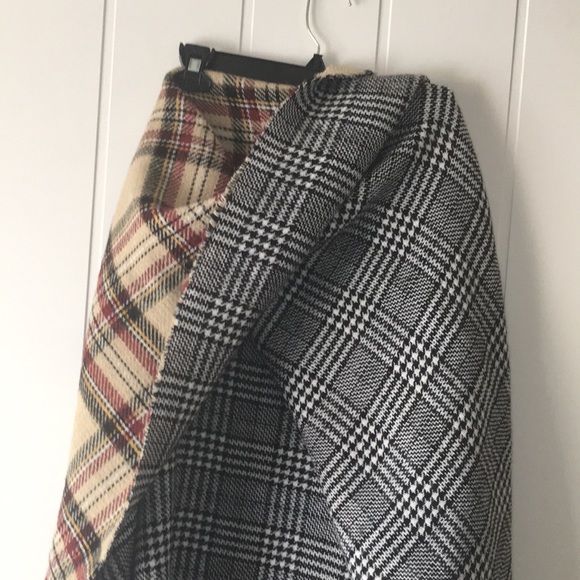 Reversible Ladies shawl - Picture 2 of 10